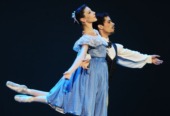 Helen Boucher and Thiago Bordin