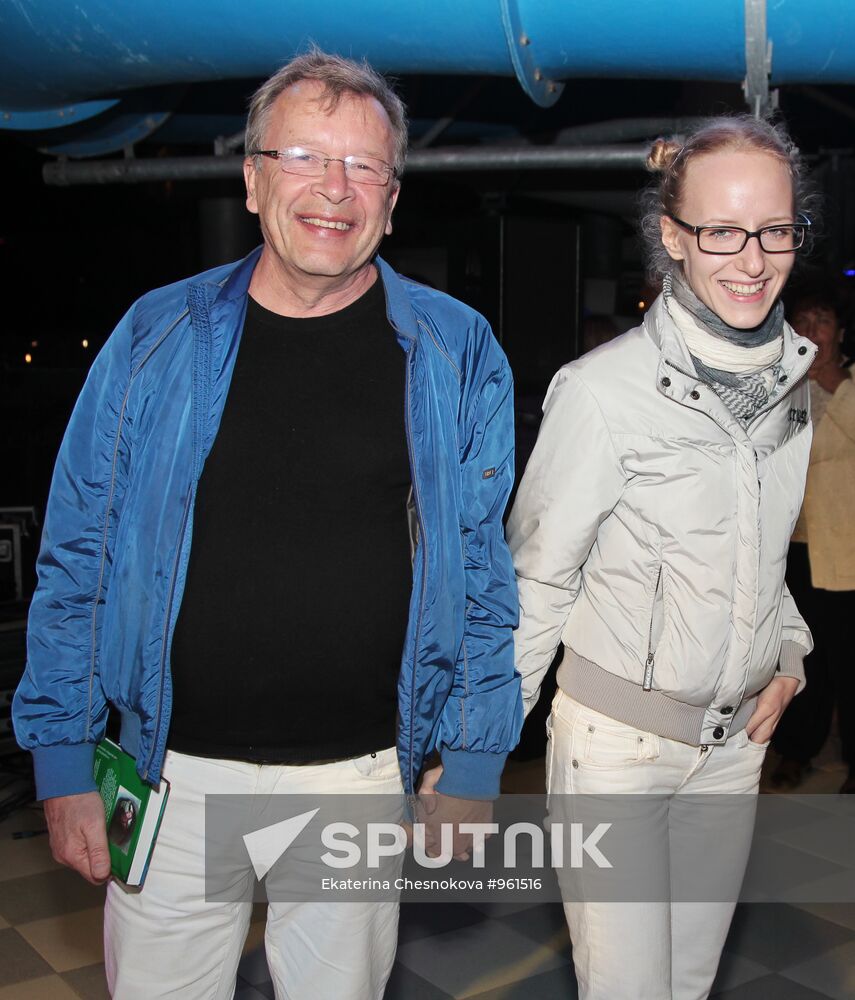 Viktor Yerofeyev with wife, Yekaterina