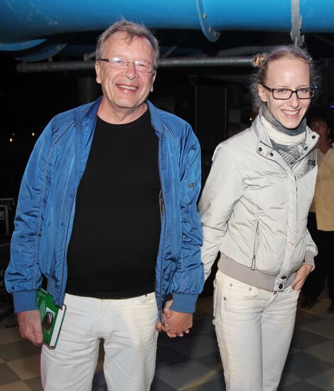 Viktor Yerofeyev with wife, Yekaterina