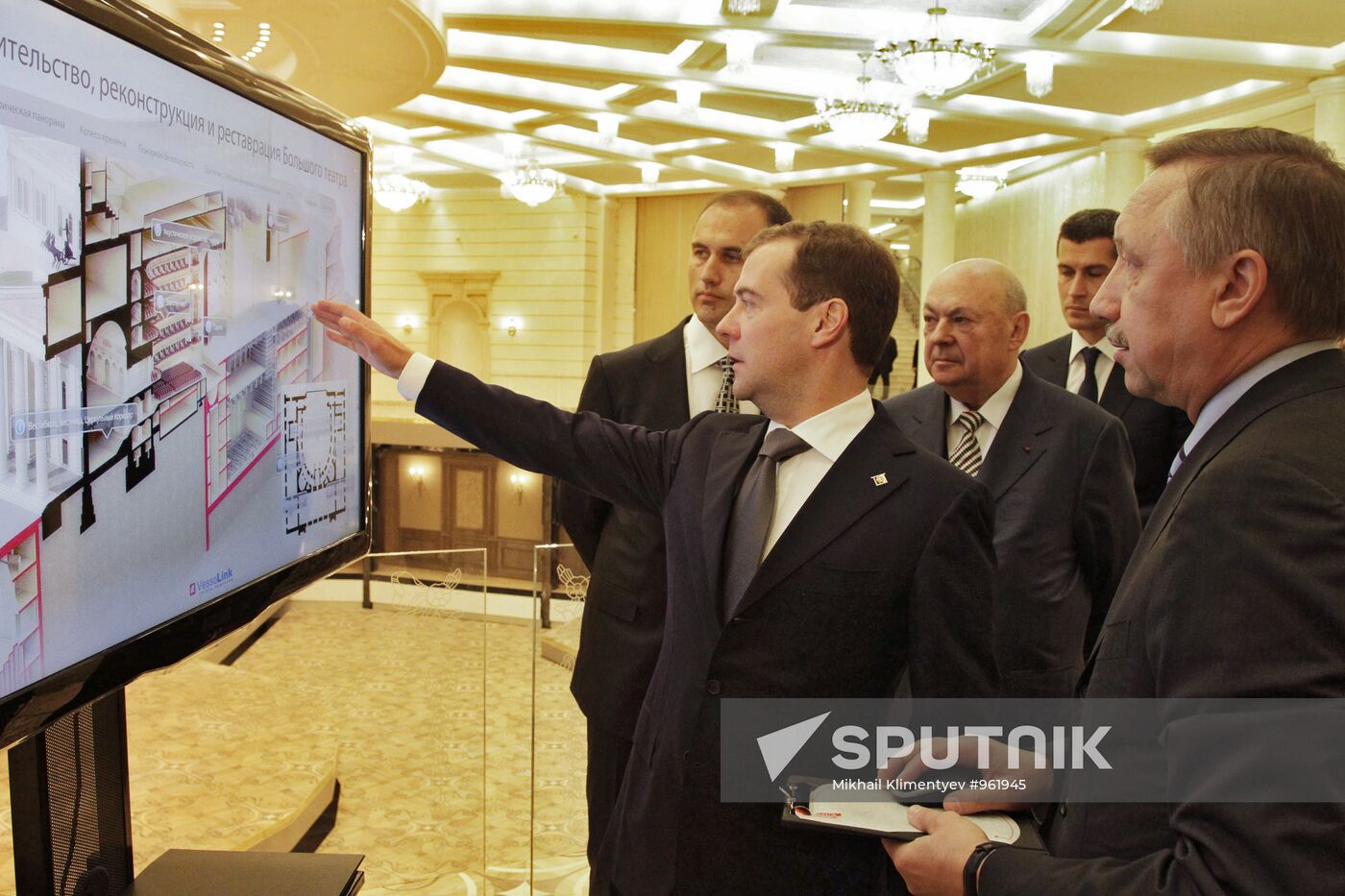 Dmitry Medvedev visits Bolshoi Theater after reconstruction