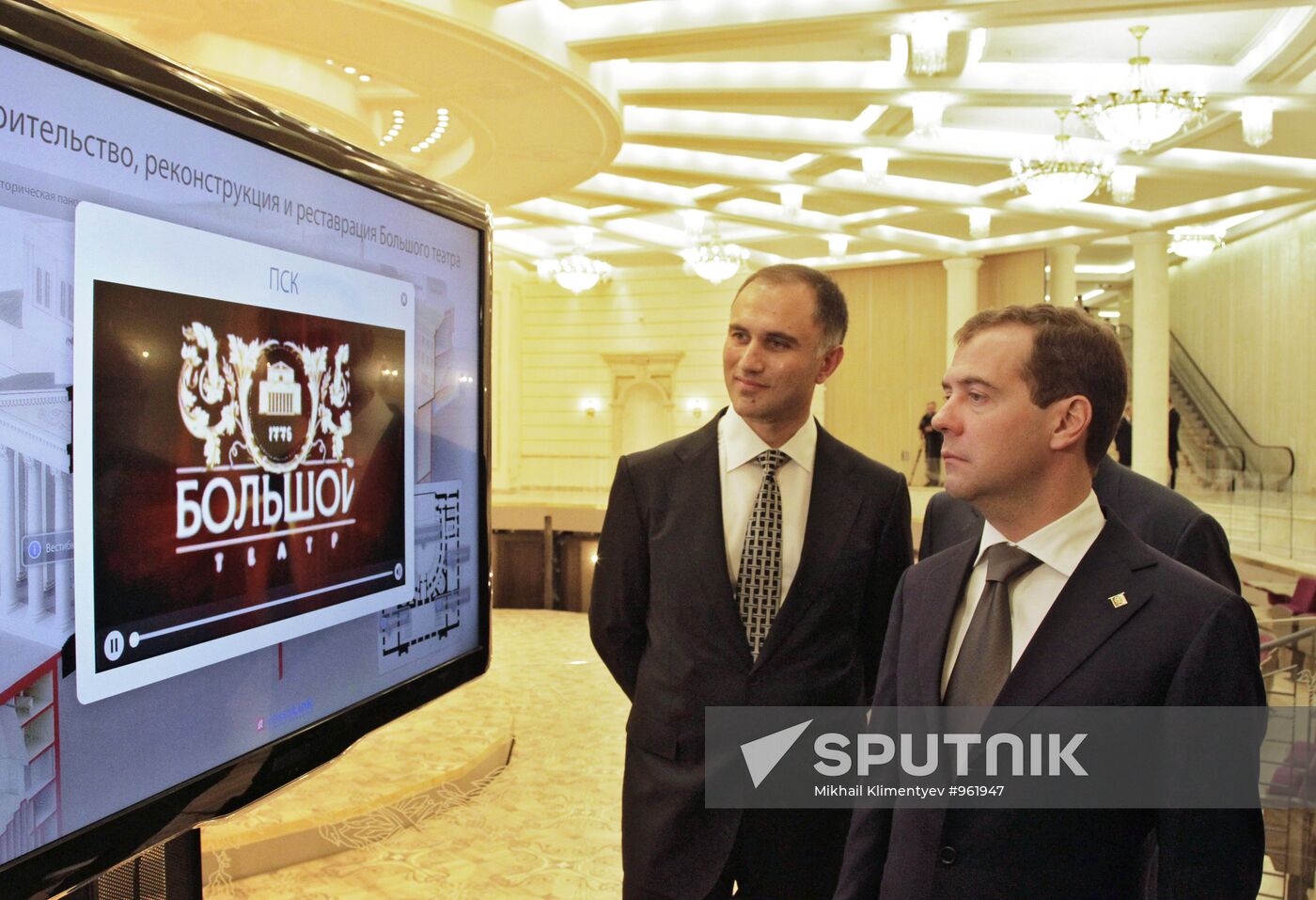 Dmitry Medvedev visits Bolshoi Theater after reconstruction