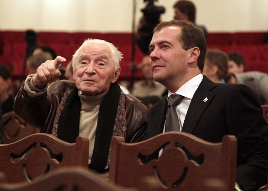 Dmitry Medvedev visits Bolshoi Theater completing reconstruction