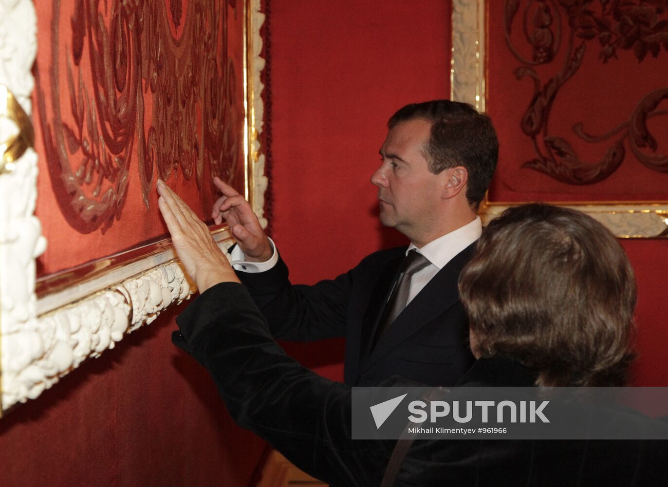 Dmitry Medvedev visits Bolshoi Theater completing reconstruction