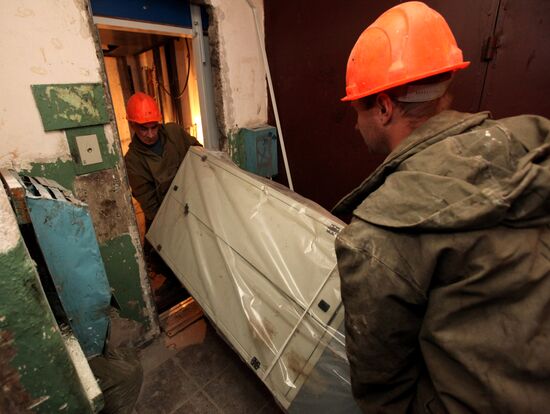 Installation of residential building lift in Vladivostok