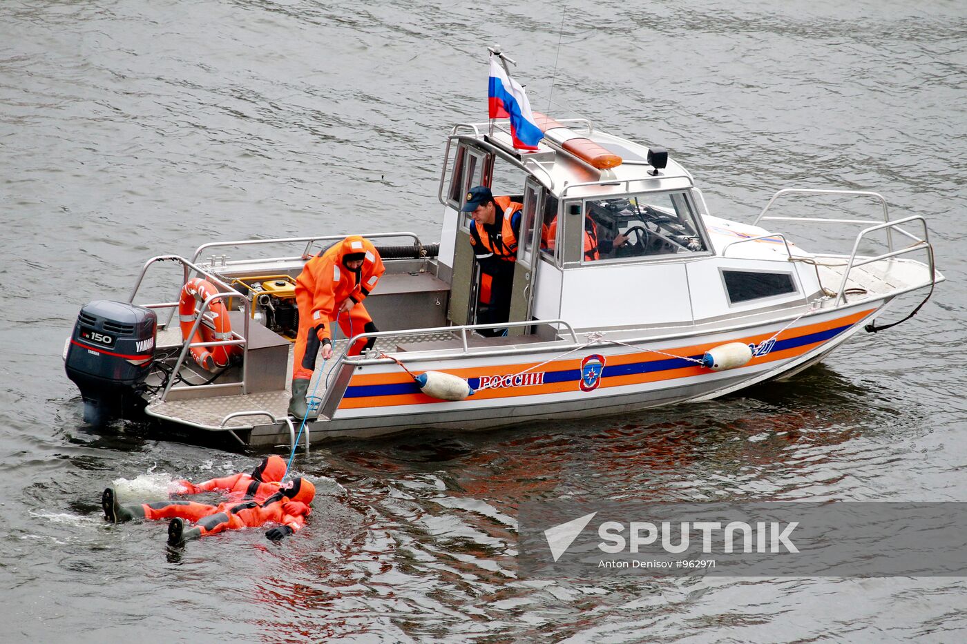 Tactical fire-fighting exercises of MES on "Bagration" bridge