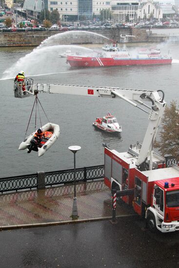 Tactical fire-fighting exercises of MES on "Bagration" bridge