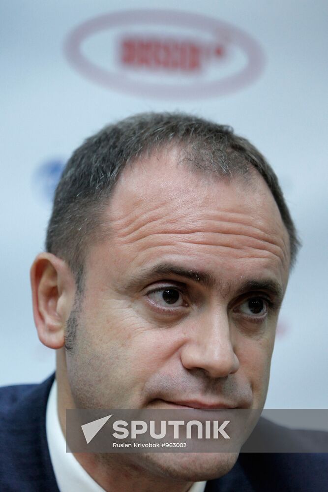 News conference on beginning of new season for short-track