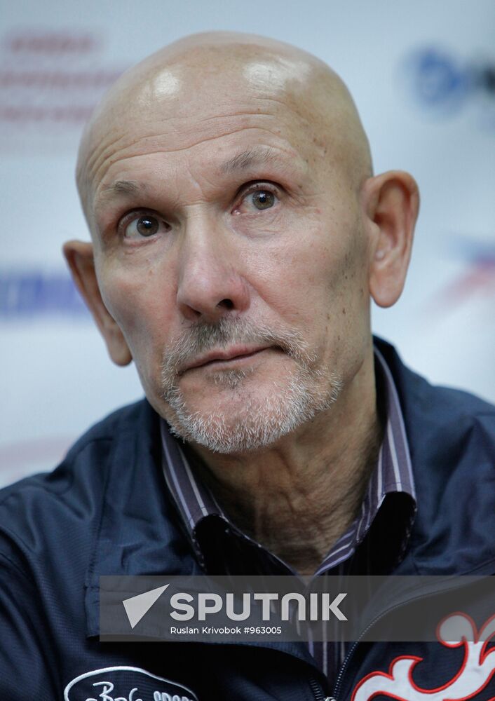 News conference on beginning of new season for short-track
