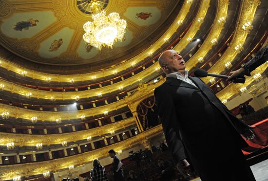 Gathering of the troupe at the State Academic Bolshoi Theater