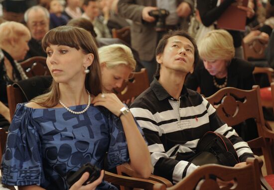 Gathering of the troupe at the State Academic Bolshoi Theater