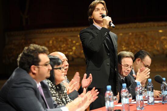 Gathering of the troupe at the State Academic Bolshoi Theater