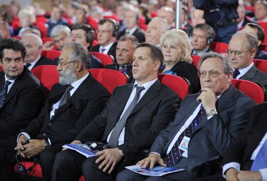 Arthur Chilingarov and Yury Trutnev