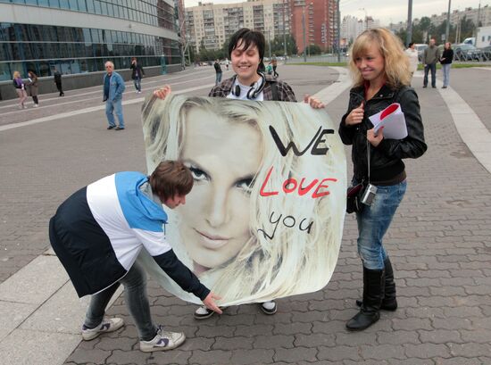 Gathering of pop singer Britney Spears fans in St. Petersburg