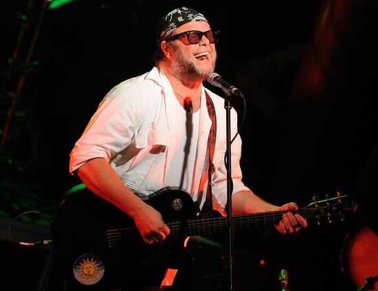Boris Grebenshchikov and Aquarium perform in Moscow