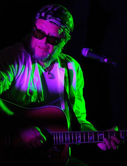 Boris Grebenshchikov and Aquarium perform in Moscow
