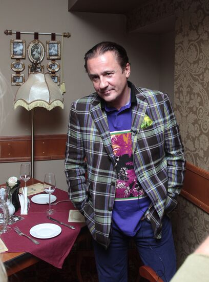 Oleg Menshikov's gastronomic theater "Chemodan"