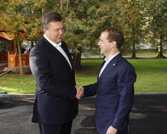 Dmitry Medvedev and Viktor Yanukovich