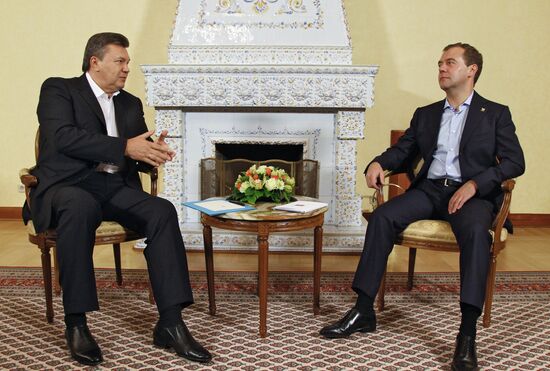 Dmitry Medvedev and Viktor Yanukovich