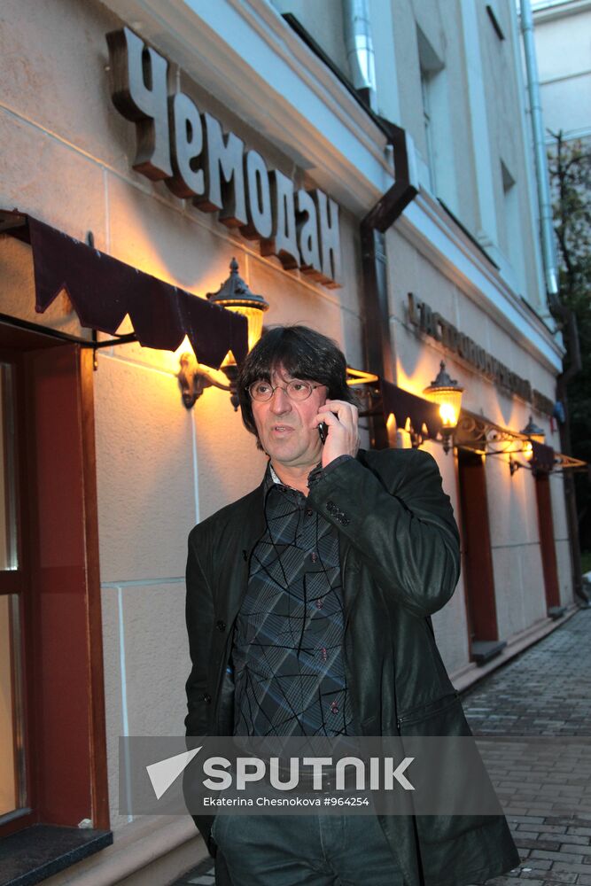 Oleg Menshikov's gastronomic theater "Chemodan"