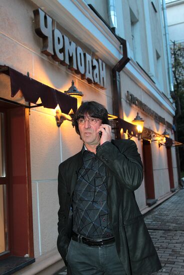 Oleg Menshikov's gastronomic theater "Chemodan"