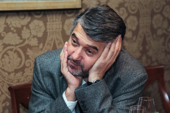 Oleg Menshikov's gastronomic theater "Chemodan"