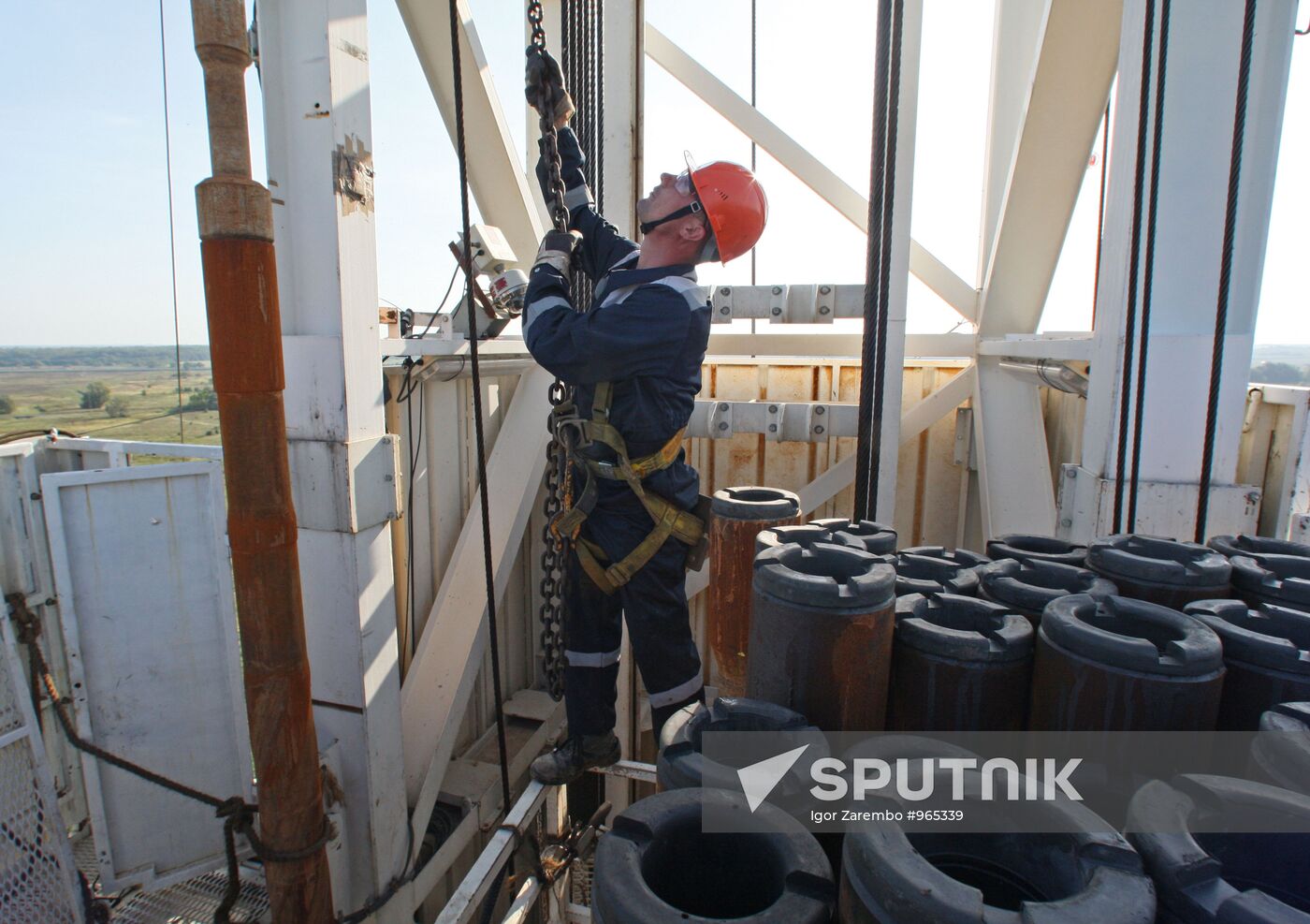 Roving Yermak drilling rig at work