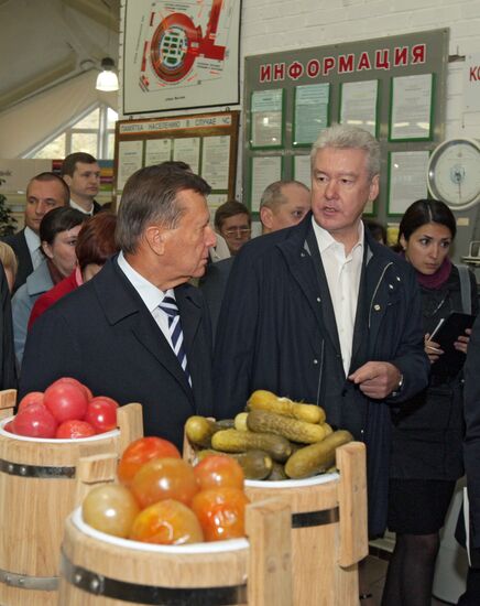 Viktor Zubkov and Sergei Sobyanin visit Danilovsky Market