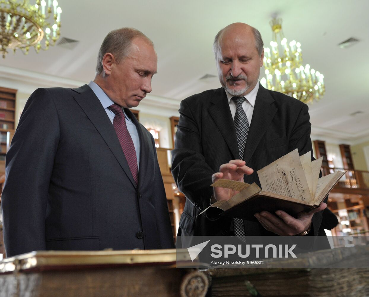 Prime Minister Vladimir Putin meets with writers