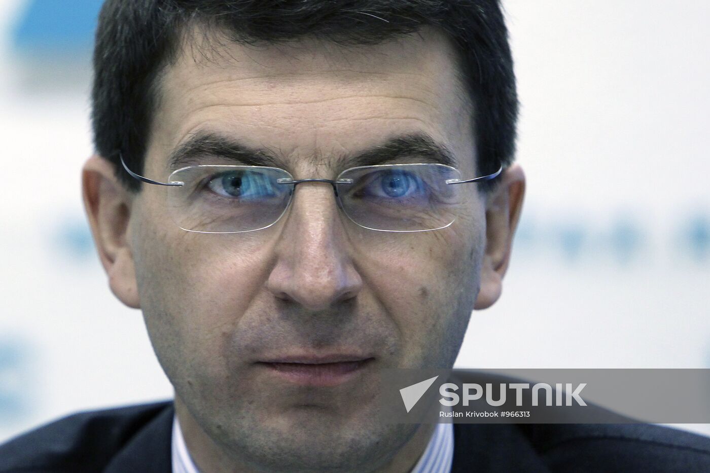 Top officials hold E-Government press conference