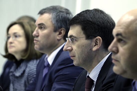 Top officials hold E-Government press conference