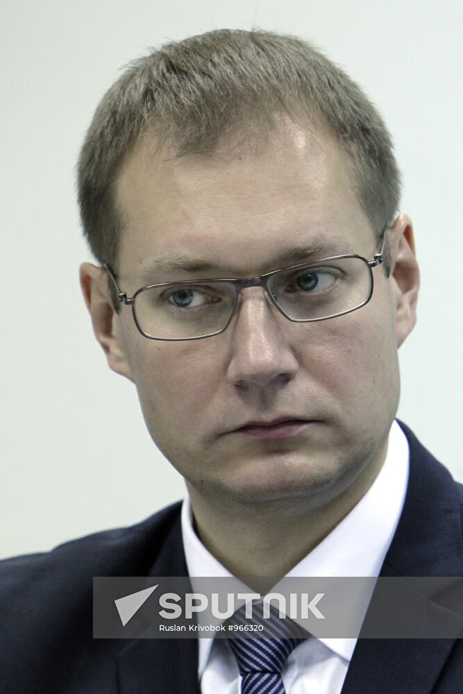 Top officials hold E-Government press conference