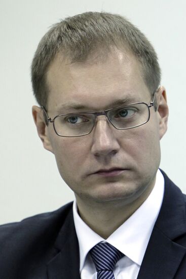Top officials hold E-Government press conference