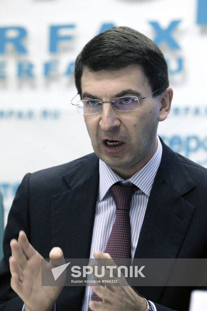 Top officials hold E-Government press conference