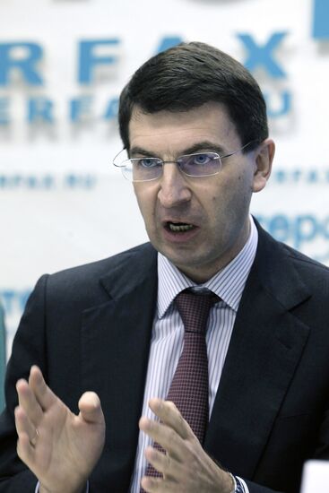 Top officials hold E-Government press conference