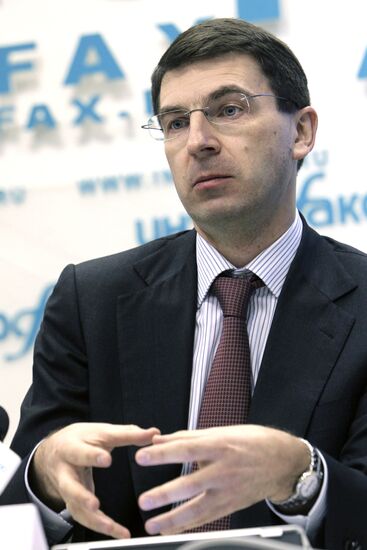 Top officials hold E-Government press conference