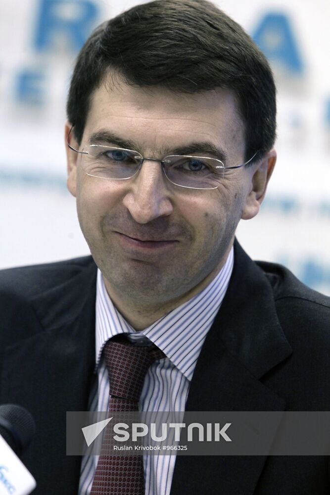 Top officials hold E-Government press conference