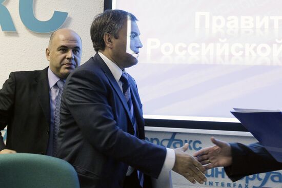 Top officials hold E-Government press conference