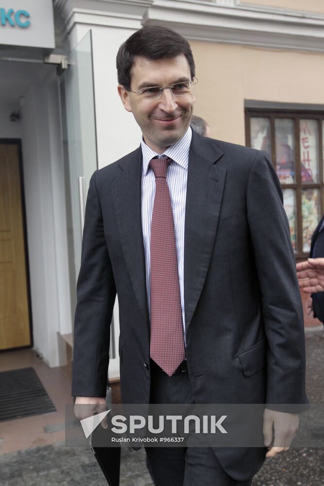 Top officials hold E-Government press conference