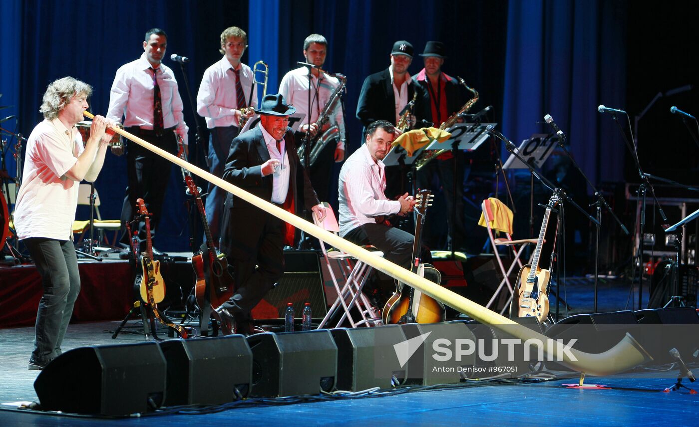 Andrei Makarevich at Time Flies anniversary concert in Moscow