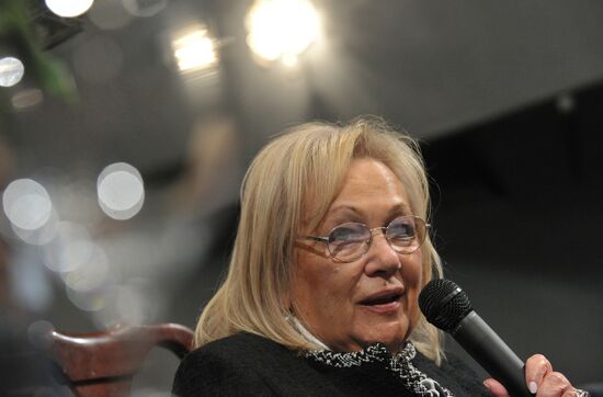 Sovremennik theater cast holds meeting
