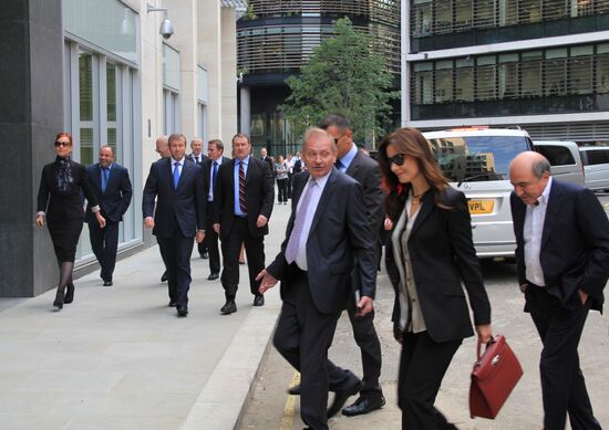 B.Berezovsky and R.Abramovich arrive in High Court in London