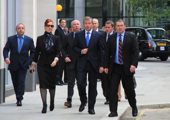 B.Berezovsky and R.Abramovich arrive in High Court in London