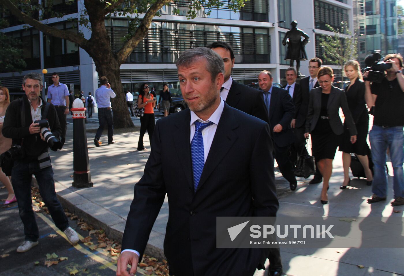 B.Berezovsky and R.Abramovich arrive in High Court in London