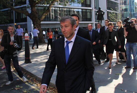 B.Berezovsky and R.Abramovich arrive in High Court in London