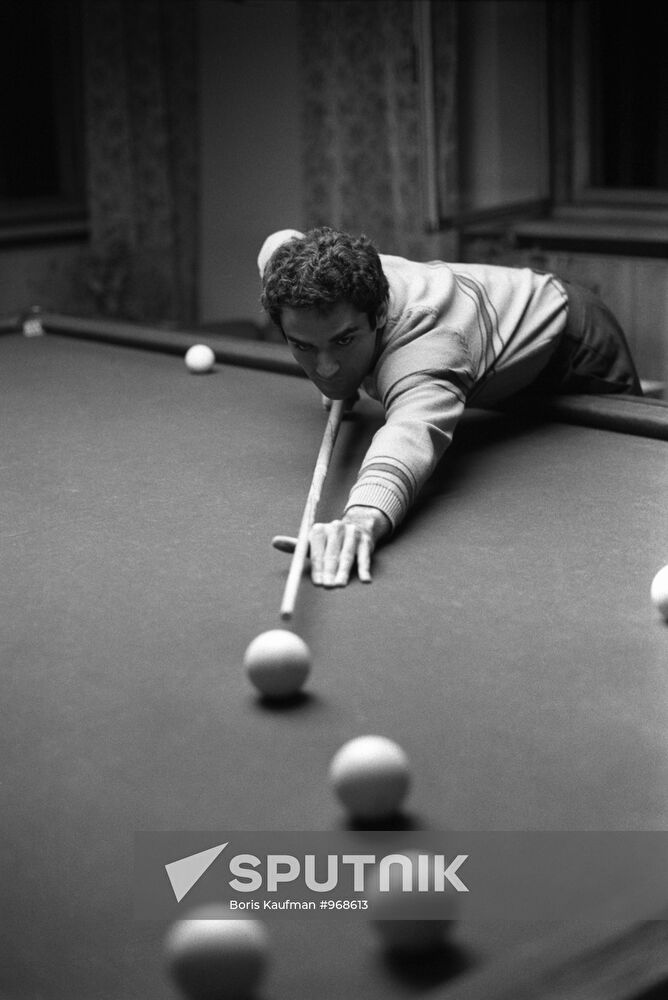 Garry Kasparov playing billiard