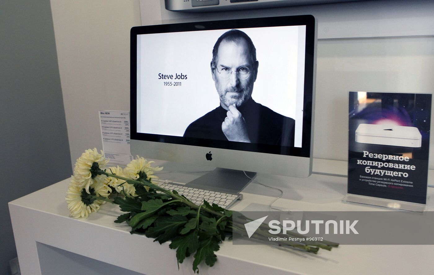 Apple founder Steve Jobs passes away at 56