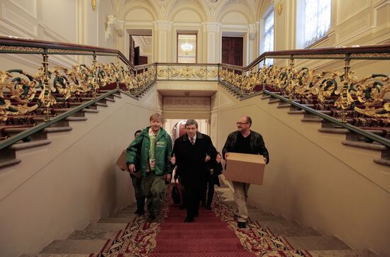 Yabloko delivers signature lists for election in St. Petersburg