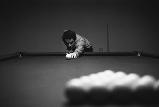 Garry Kasparov plays pool