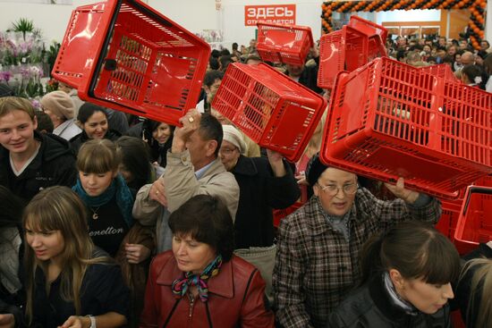 Opening of mega-market "ASHAN Kazan"