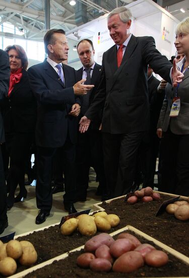 Opening of agro-industrial exhibition "Golden Autumn-2011"
